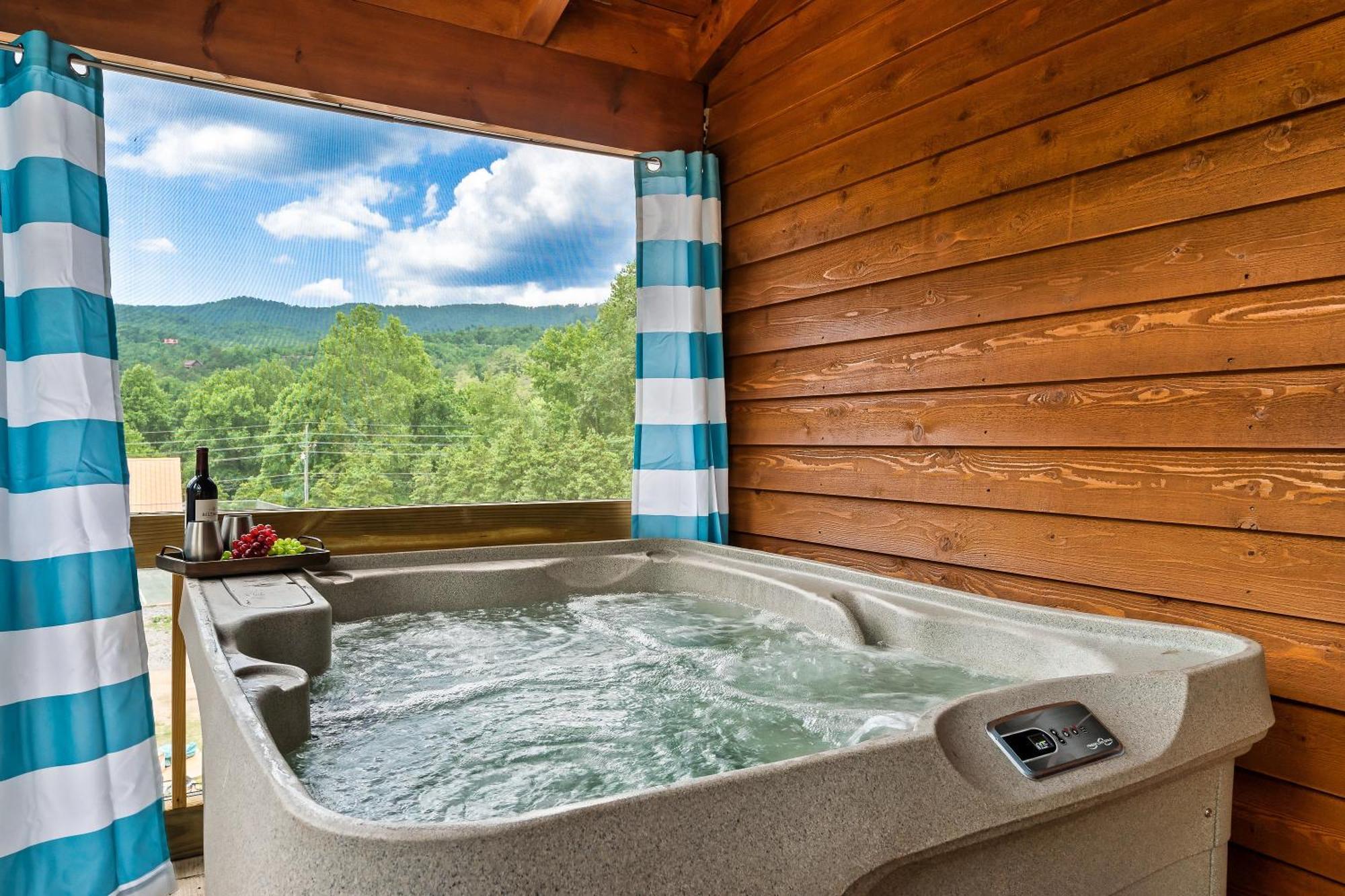Smokiesboutiquecabins Would Love To Host You At Dolly'S Cute Cabin! 4 Suites With Private Bathrooms - Hot Tub, Fire Pit, Game Room, Resort Pool Open Memorial Day Through Labor Day! Гатлінбург Екстер'єр фото