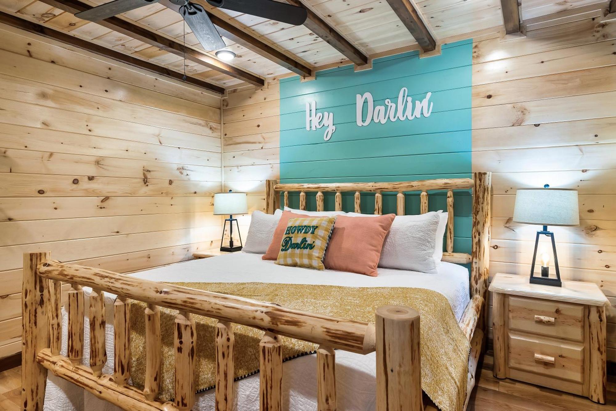 Smokiesboutiquecabins Would Love To Host You At Dolly'S Cute Cabin! 4 Suites With Private Bathrooms - Hot Tub, Fire Pit, Game Room, Resort Pool Open Memorial Day Through Labor Day! Гатлінбург Екстер'єр фото