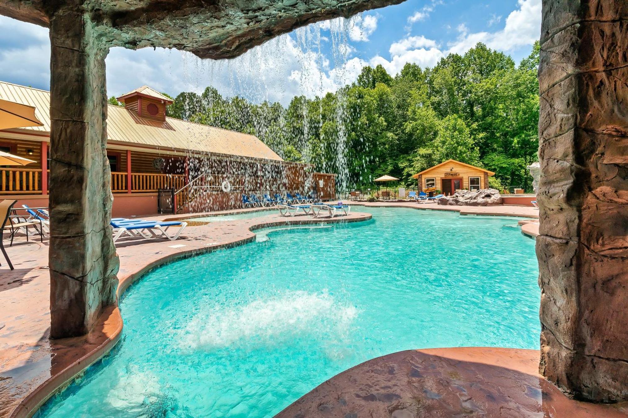 Smokiesboutiquecabins Would Love To Host You At Dolly'S Cute Cabin! 4 Suites With Private Bathrooms - Hot Tub, Fire Pit, Game Room, Resort Pool Open Memorial Day Through Labor Day! Гатлінбург Екстер'єр фото