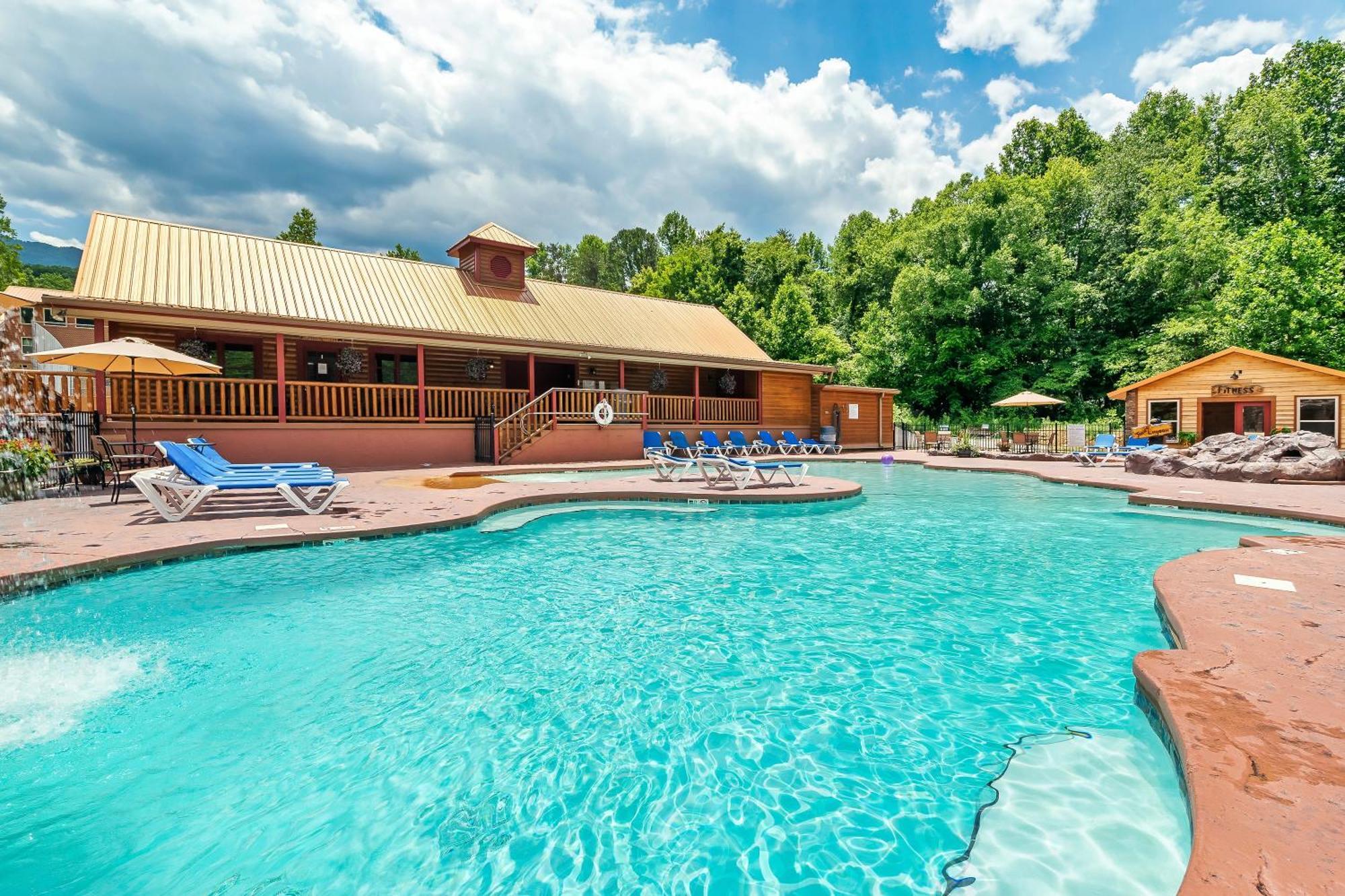 Smokiesboutiquecabins Would Love To Host You At Dolly'S Cute Cabin! 4 Suites With Private Bathrooms - Hot Tub, Fire Pit, Game Room, Resort Pool Open Memorial Day Through Labor Day! Гатлінбург Екстер'єр фото