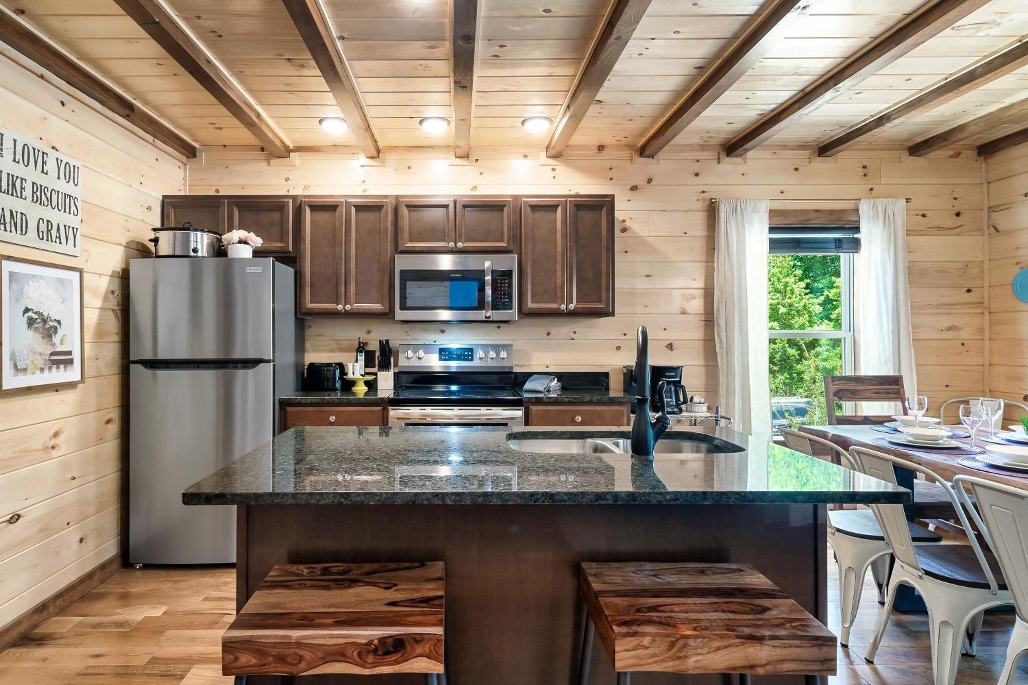 Smokiesboutiquecabins Would Love To Host You At Dolly'S Cute Cabin! 4 Suites With Private Bathrooms - Hot Tub, Fire Pit, Game Room, Resort Pool Open Memorial Day Through Labor Day! Гатлінбург Екстер'єр фото