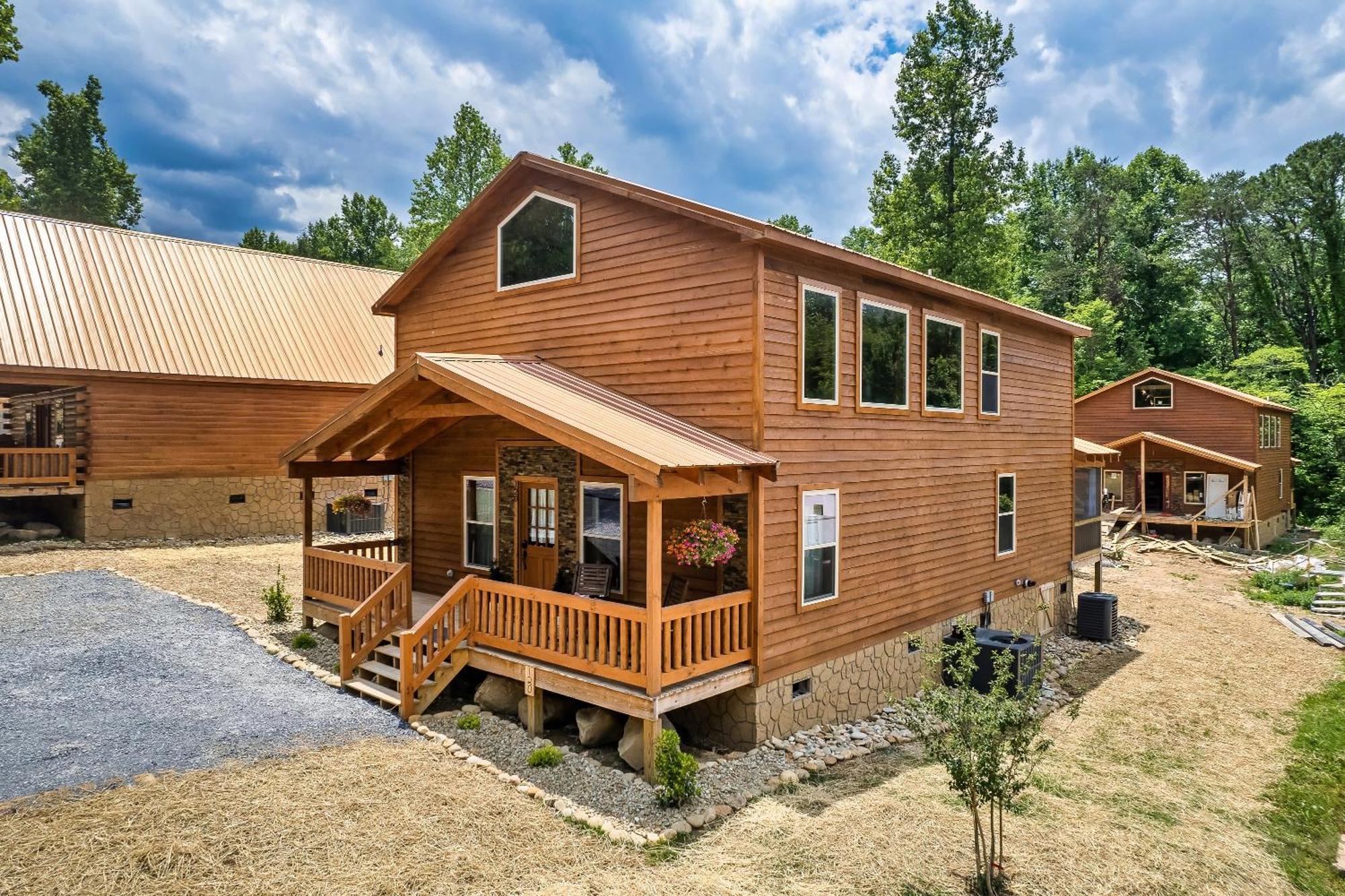 Smokiesboutiquecabins Would Love To Host You At Dolly'S Cute Cabin! 4 Suites With Private Bathrooms - Hot Tub, Fire Pit, Game Room, Resort Pool Open Memorial Day Through Labor Day! Гатлінбург Екстер'єр фото
