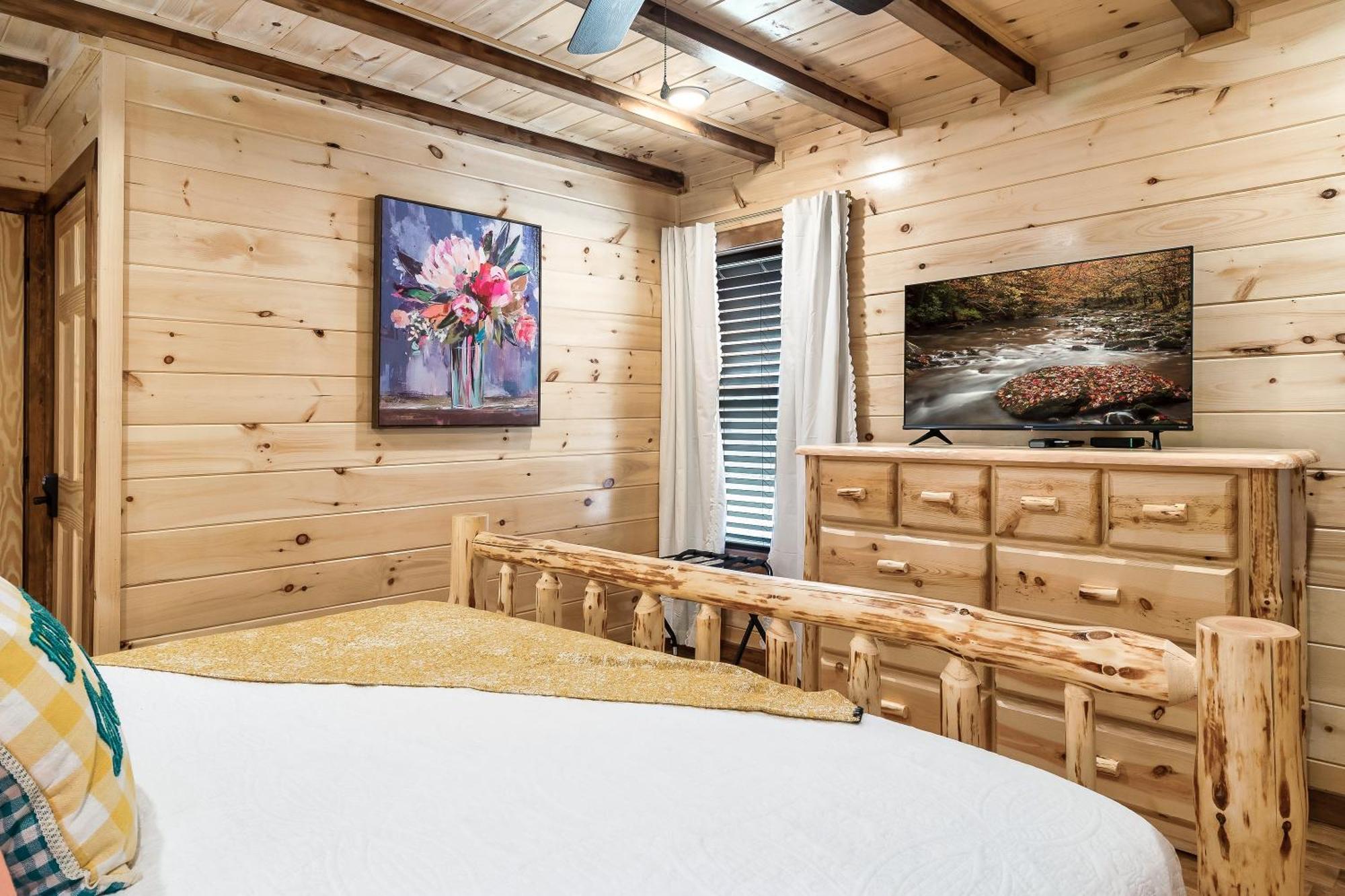 Smokiesboutiquecabins Would Love To Host You At Dolly'S Cute Cabin! 4 Suites With Private Bathrooms - Hot Tub, Fire Pit, Game Room, Resort Pool Open Memorial Day Through Labor Day! Гатлінбург Екстер'єр фото